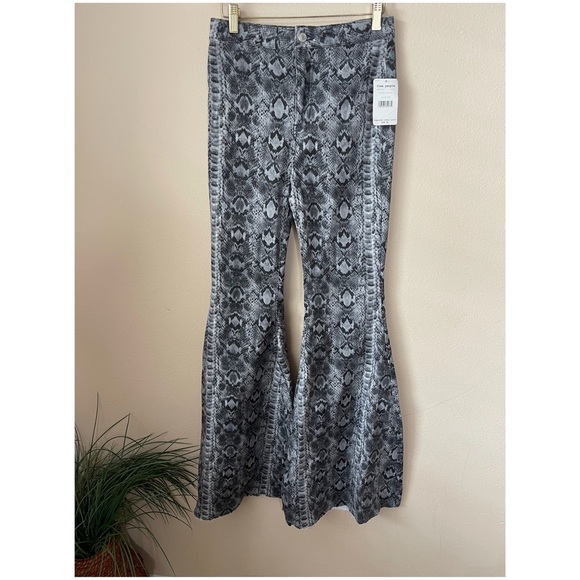 We The Free Geo Printed Flare Pants 29 NWT - Picture 3 of 11